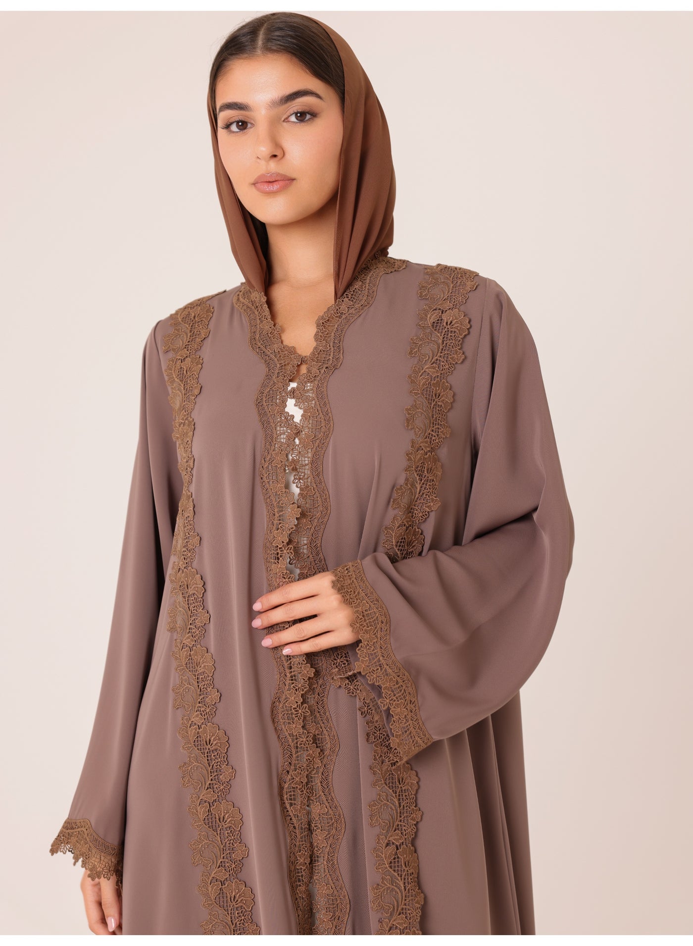 عباية دانتيل ماهوجني بني